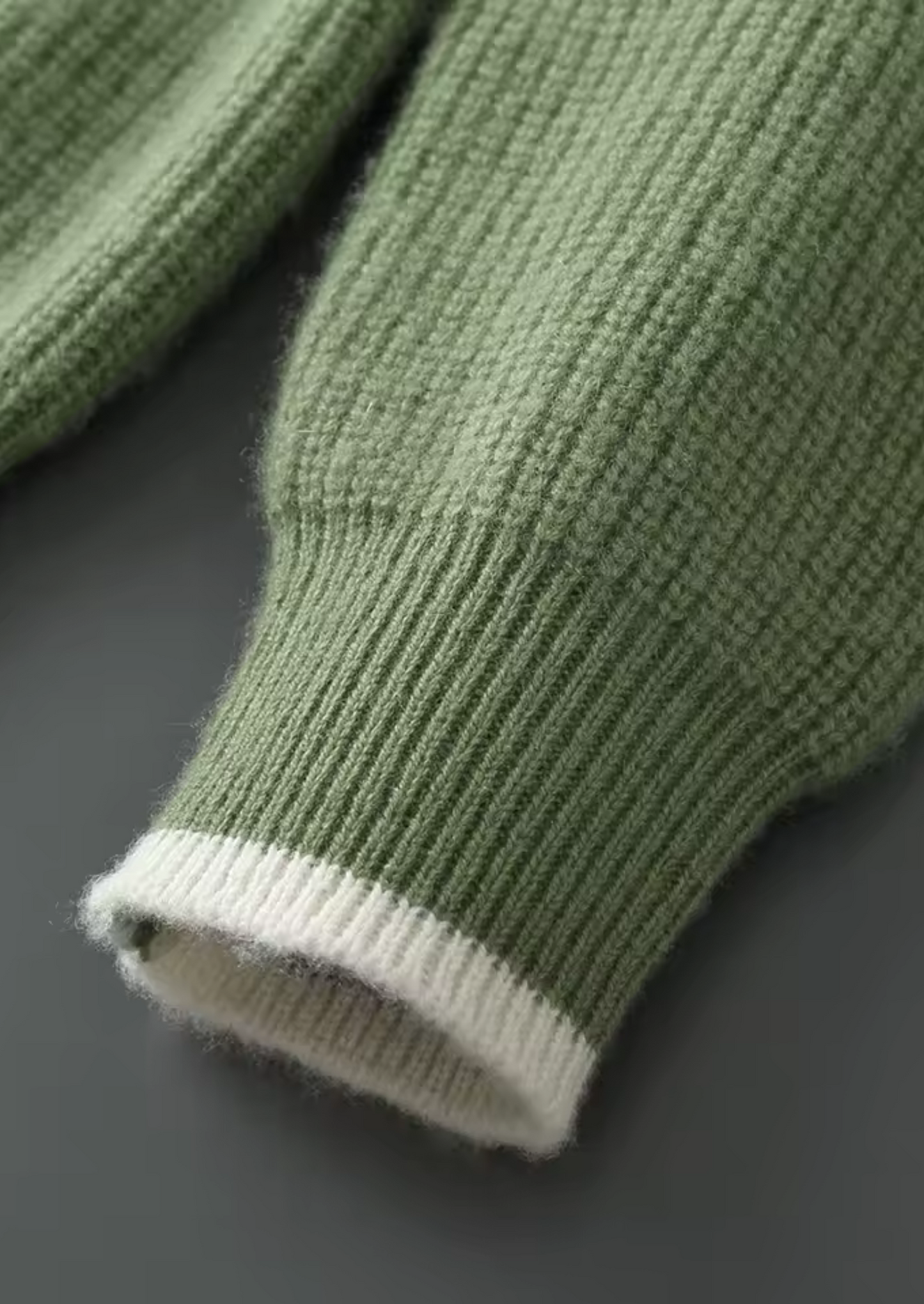 Men's Knitted Crew Neck Sweater for Year-Round Style